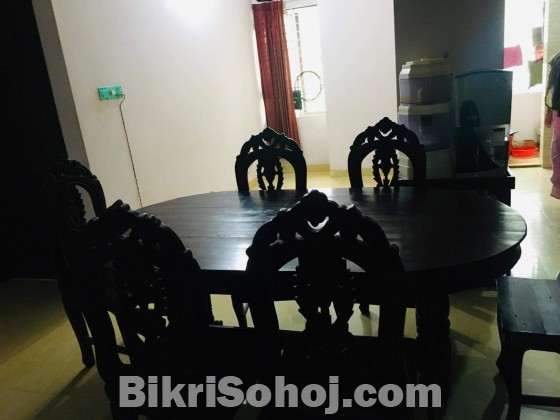 Dinning table and 6 chairs